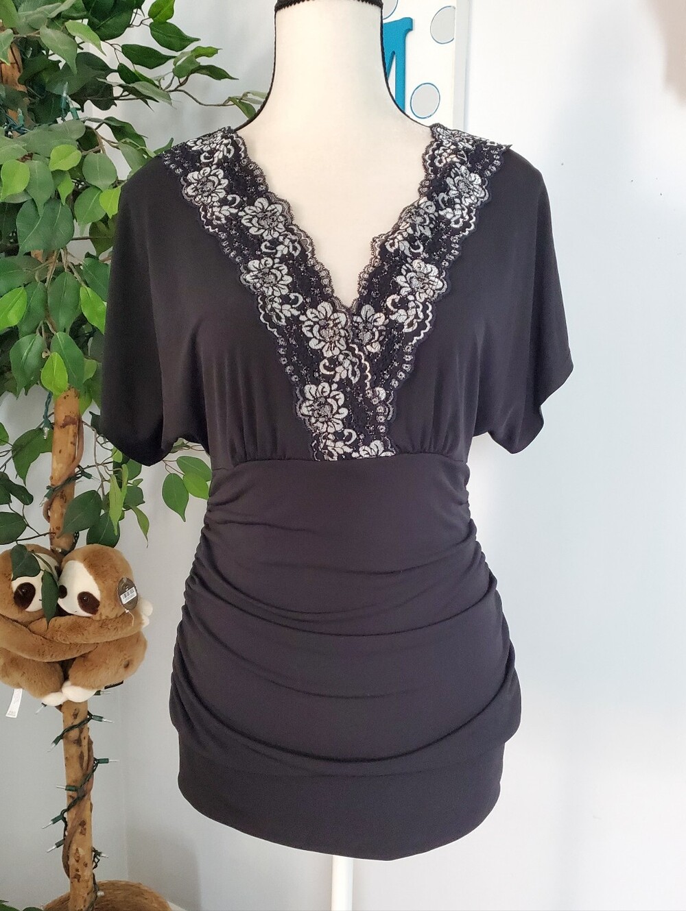 MAURICES Liquid Knit Ruched Lace Trim V-Neck M